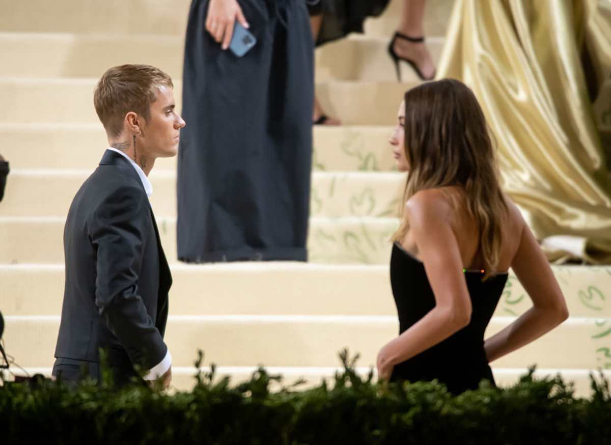 Justin and Hailey Bieber at the 2021 Met Gala. (Image Source: Getty Images | Photo by Noam Galai)