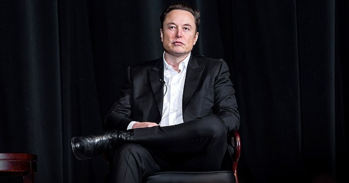 Elon Musk speaking with Lt. Gen. Richard Clark at the U.S. Air Force Academy in April 2022. (Credits: Wikimedia Commons)