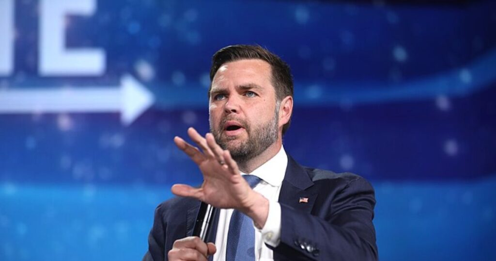 J. D. Vance speaking with attendees at a Chase the Vote rally at Generation Church in Mesa, Arizona. ( Phtoto by Gage Skidmore, via Wikimedia Commons)