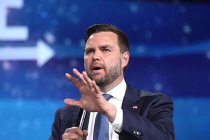 J. D. Vance speaking with attendees at a Chase the Vote rally at Generation Church in Mesa, Arizona. ( Phtoto by Gage Skidmore, via Wikimedia Commons)