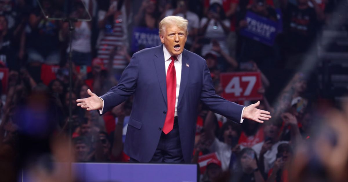 Donald Trump speaking with attendees at an Arizona for Trump rally at Desert Diamond Arena in Glendale (Photo by Gage Skidmore-—via Flickr)