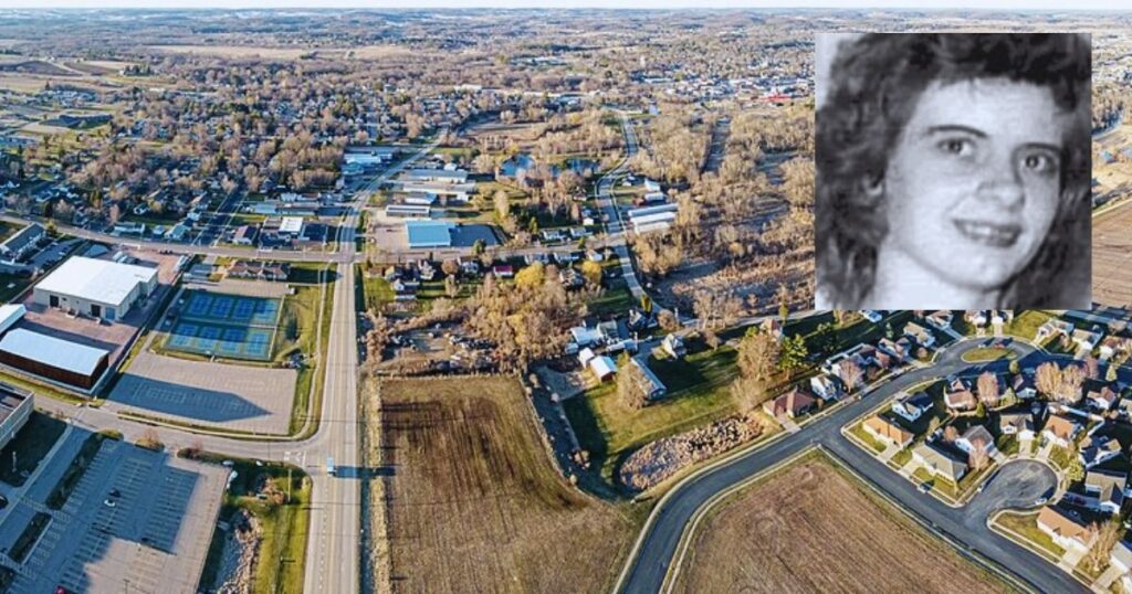 Beautiful town of Reedsburg in Wisconsin and Audrey Backeberg (picture of the town from Wikimedia Commons and picture of the women from Instagram|@people)