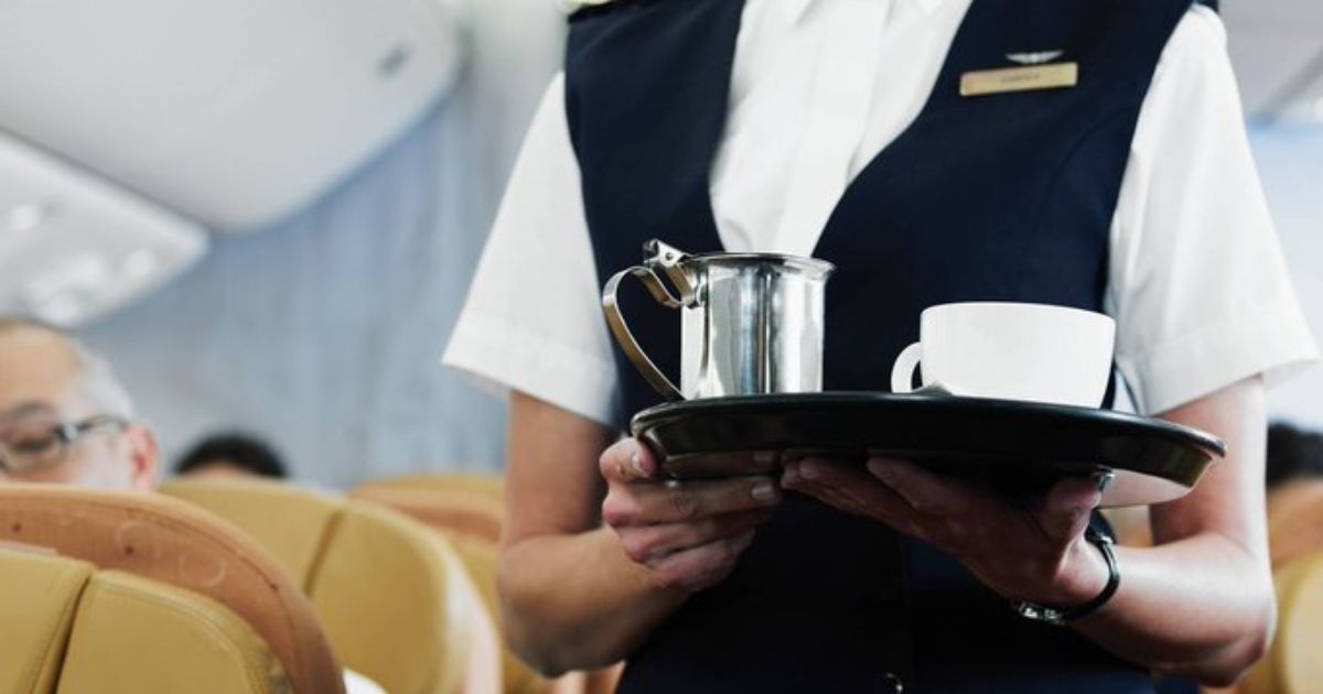 Experts Say Never Drink These 2 Plane Beverages