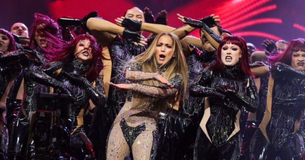 Jennifer Lopez’s Embarrassing 2025 AMAs Performance
