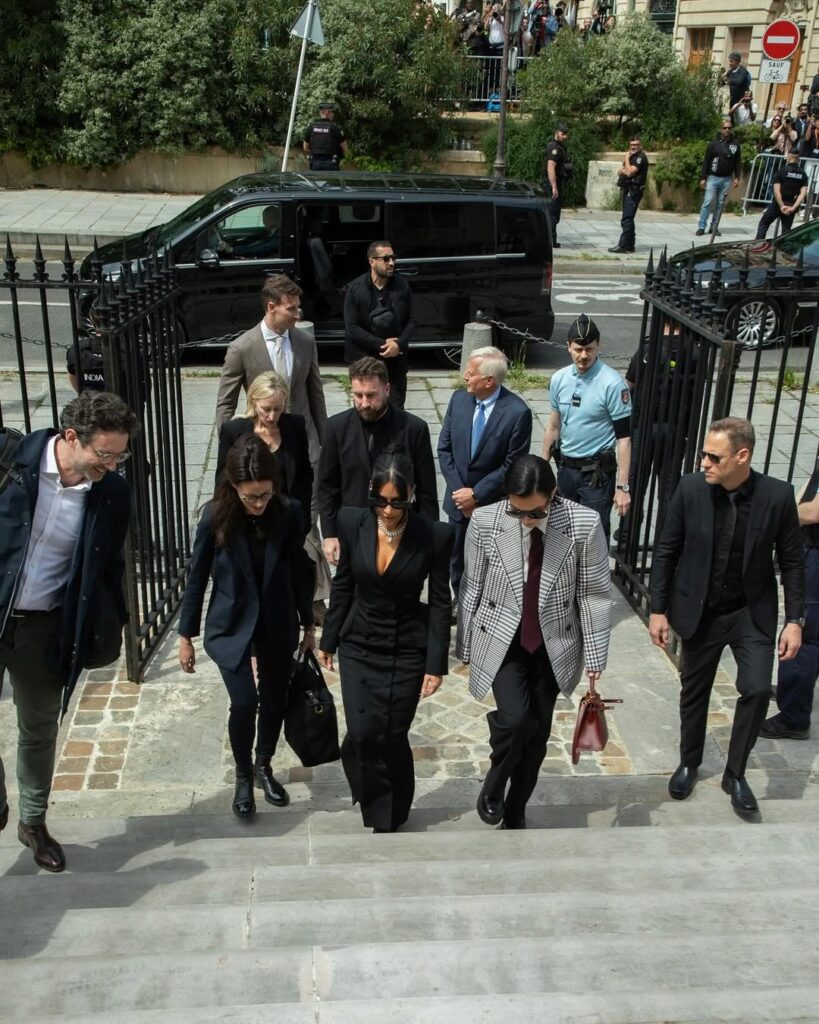 Kim Kardashian arrives in Paris court with her team 