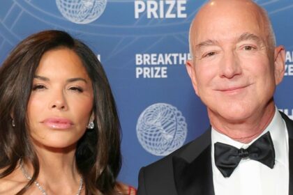 Jeff Bezos and Lauren Sanchez at an event