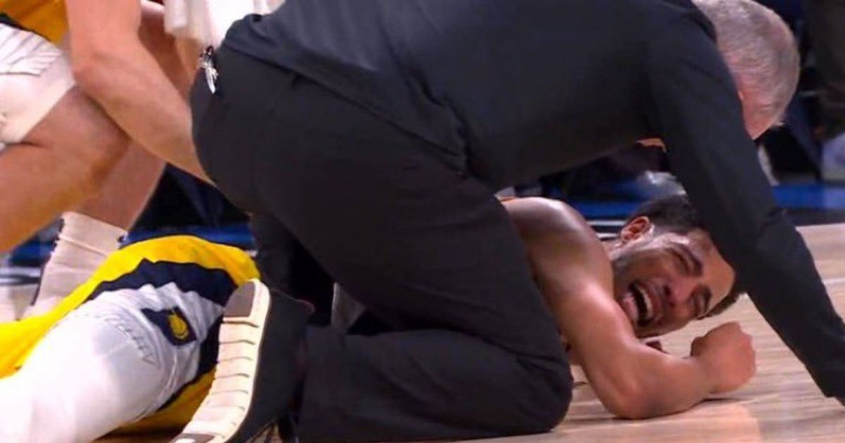 Shai Gilgeous Alexander tried to comfort Tyrese Haliburton