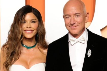 lauren sanchez and jeff bezos kiss decoded