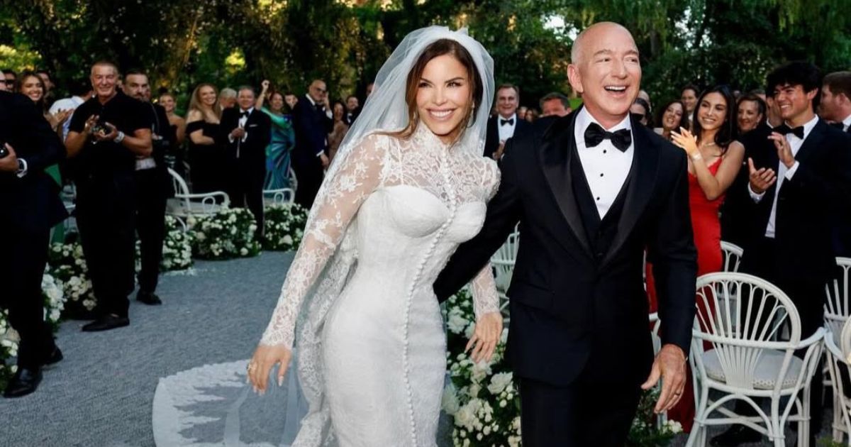 Jeff Bezos loves Lauren Sánchez's outfits