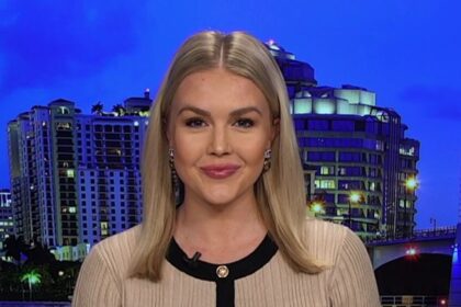 Karoline Leavitt bad Makeup