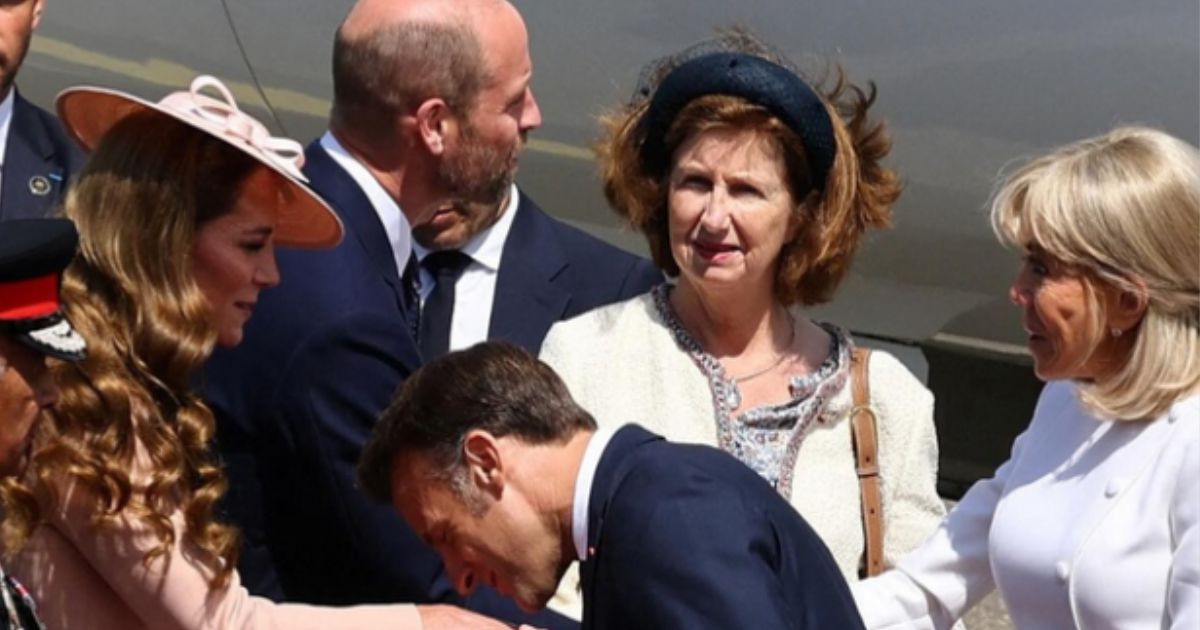 Kate Middleton and Prince William welcome the French President and his wife