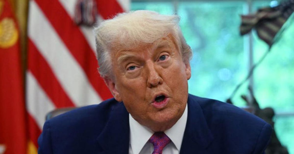 Netizens speculate about Donald Trump's total mental collapse