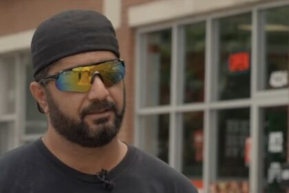 Pizza Delivery Guy helps elderly woman