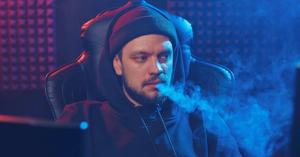 TikTok user Jacob Temple warns against vaping after suffering a heart attack at 24