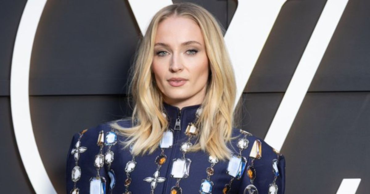 Sophie Turner slams mom shamer