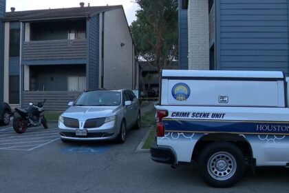 The three kids of deceased parents were asking for food from neighbors. cops find parents dead.