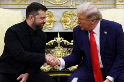 Trump receives golf club-from Ukrainian soldier