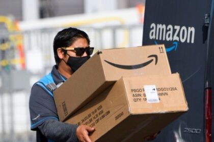 White Man Blocks Black Delivery Driver