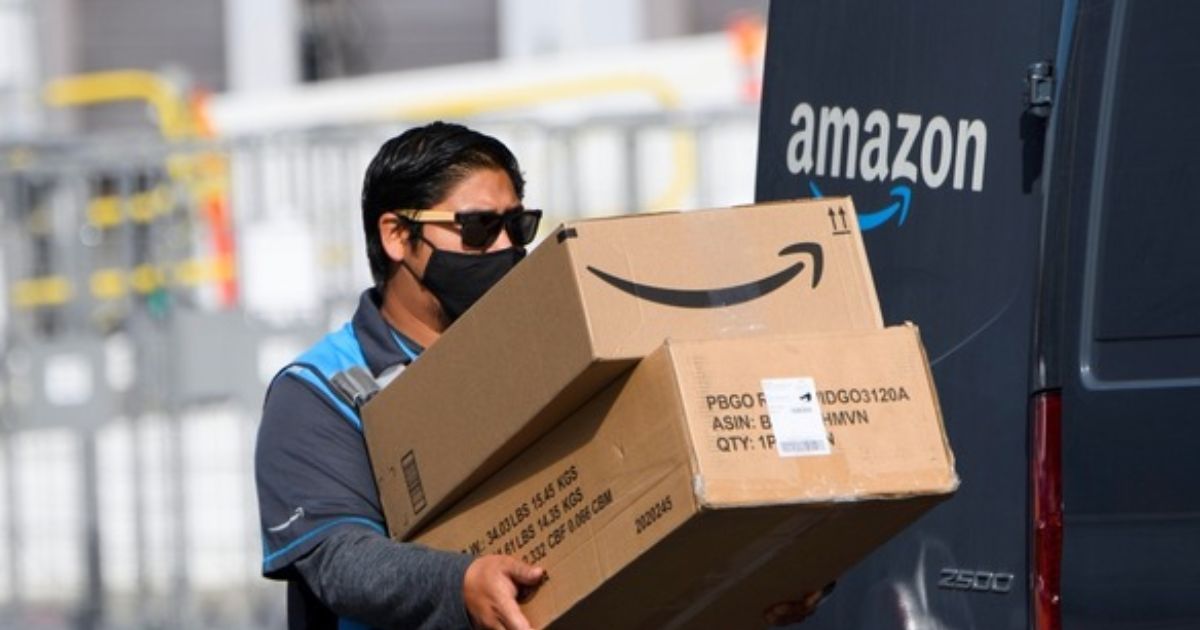 White Man Blocks Black Delivery Driver