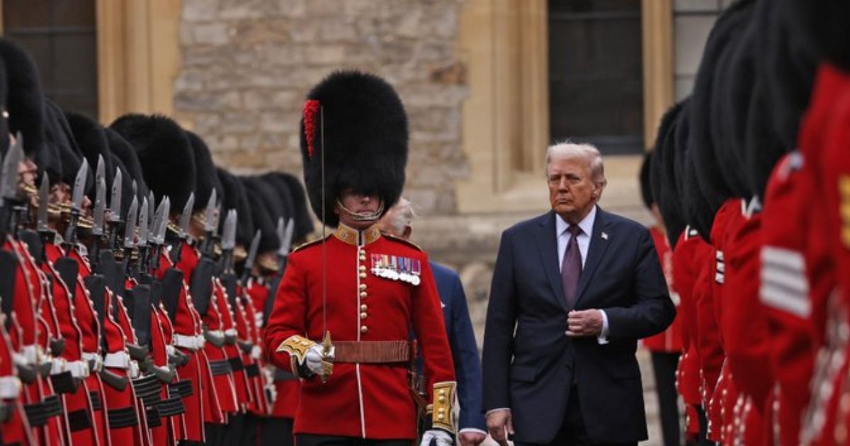 President Donald Trump at the Windsor Palace with royal troops. (@DefenceHQ|X).