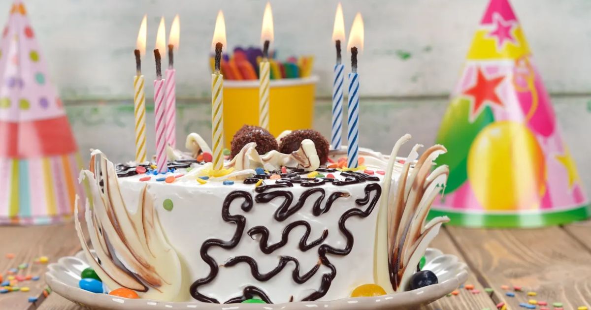 Confused dad shares his dilemma and gives a glimpse into kids’ social struggles over a birthday party invitation. (picture via goodfon.com).