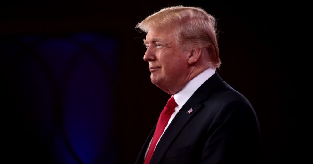 Trump Jets to Mar-a-Lago for Weekend Golf as Millions Go Hungry in Record Shutdown