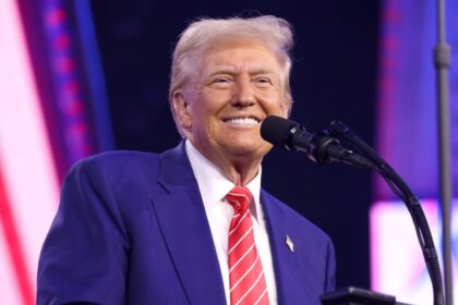 Donald Trump deals with mental health issues, close aides take advantage of it?