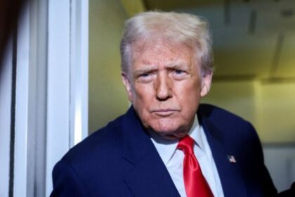 Donald Trump suggests Senate Republicans scrap the filibuster rule to end the government shutdown.