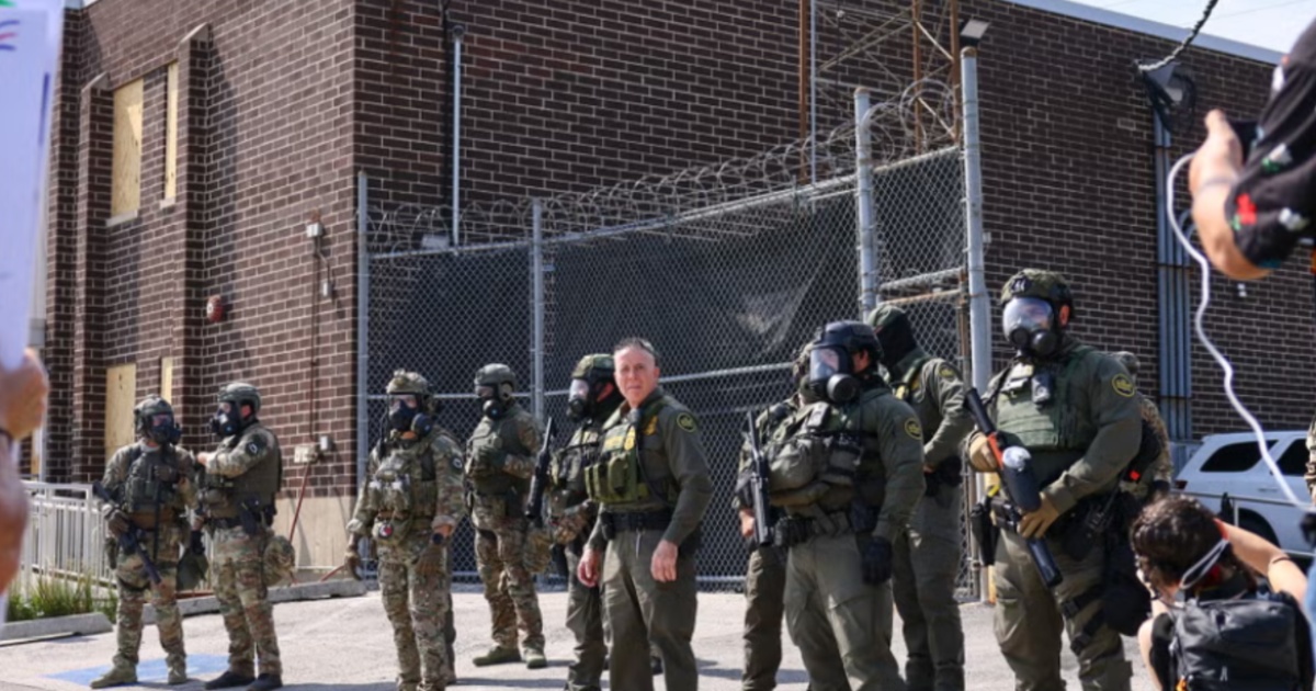 ICE Accused of Recruiting Criminals as Agents