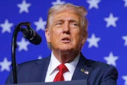 Trump’s Secret Note Sparks Chaos After People Spot One Jaw-Dropping Detail