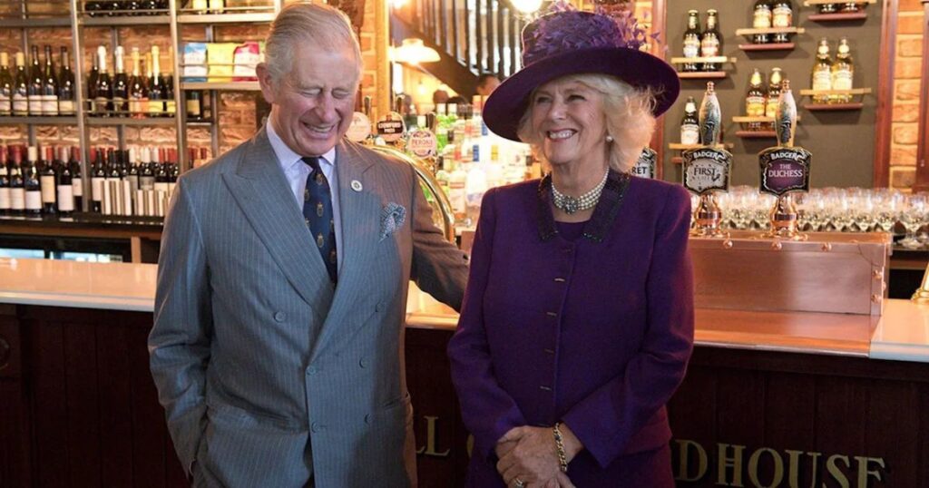 Princess Diana's former butler calls Buckingham Palace the 'gin palace'