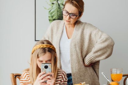 This daughter refused money to her parents after they favored her sister all the time