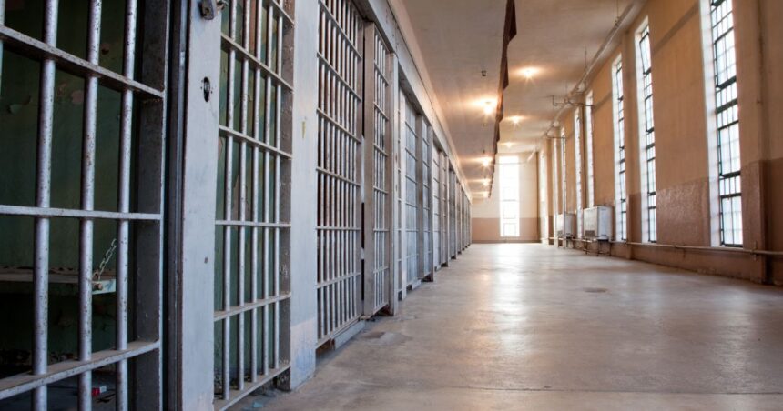 Man accused of murder dies in prison. (Cover image source: Canva Image)