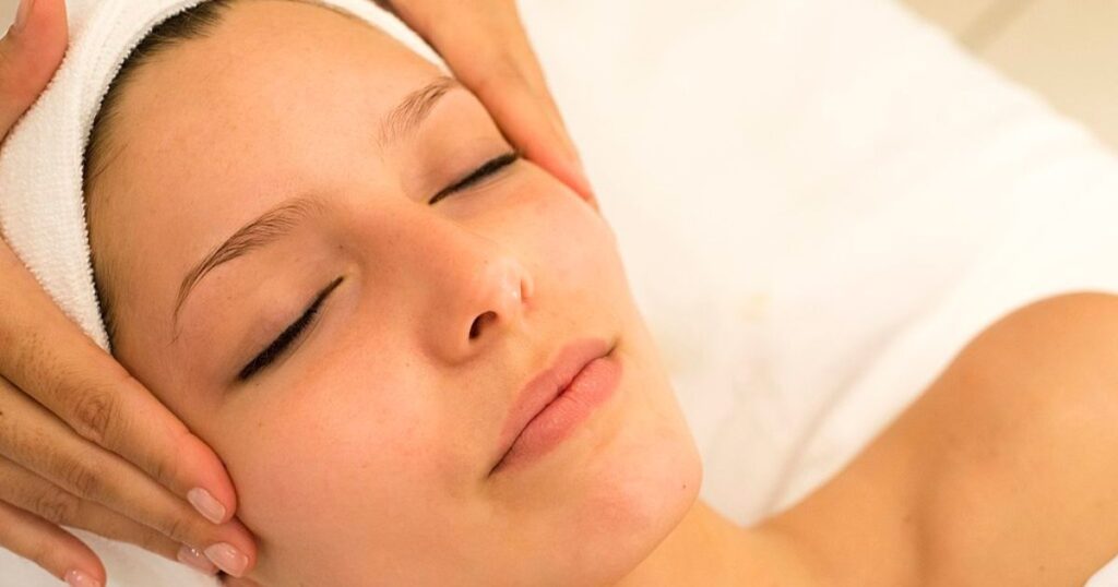 Woman gets facelift for free