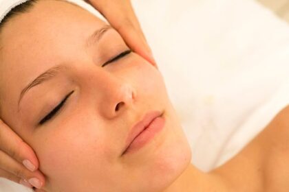 Woman gets facelift for free