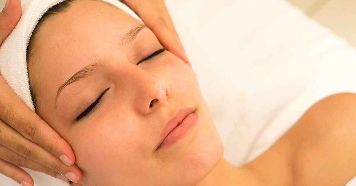 Woman gets facelift for free