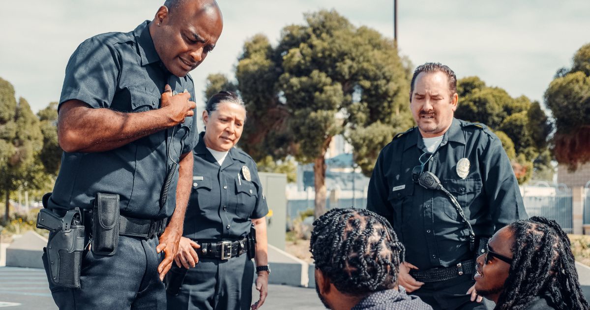 Illinois Cops Threaten to Shoot Black Man