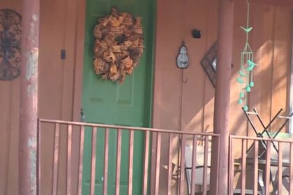 An obsessed co-worker stabbed a woman in Oklahoma (Image via YouTube/WHAS11)