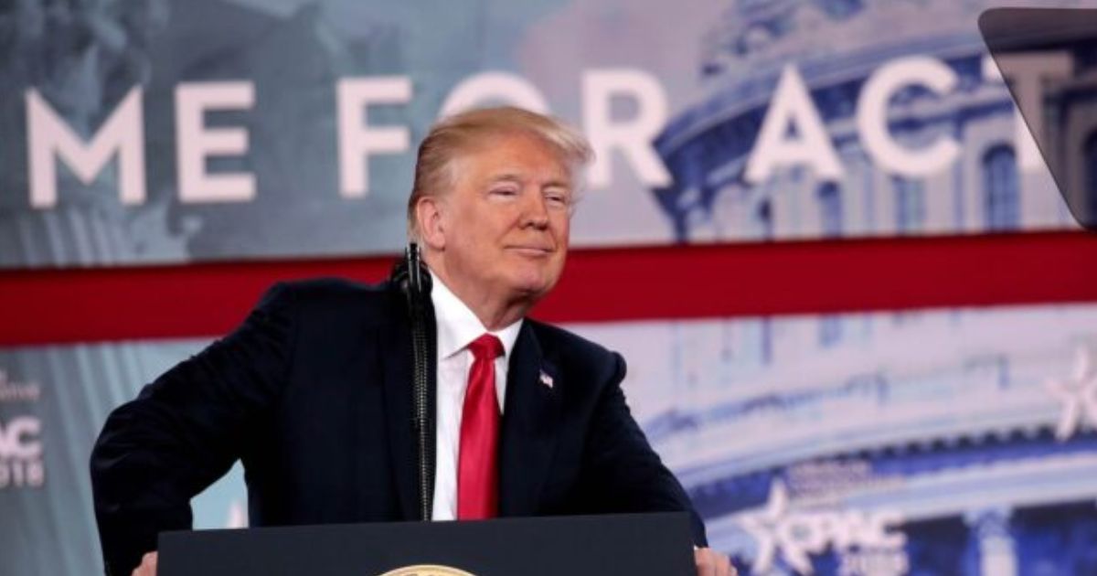 CNN’s data chief says Trump is rapidly losing the Latino voters who helped deliver his second term. (Image Credits: liveandletsfly).