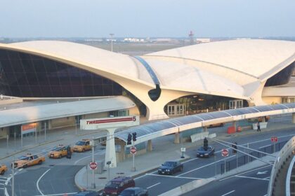 Shutdown’s month-mark sparks 40 airports with daily flight cancellations