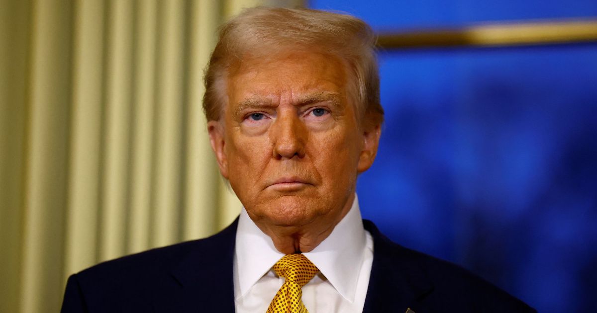 This secret sign just proved that Donald Trump is unfit for U.S. Presidential chair