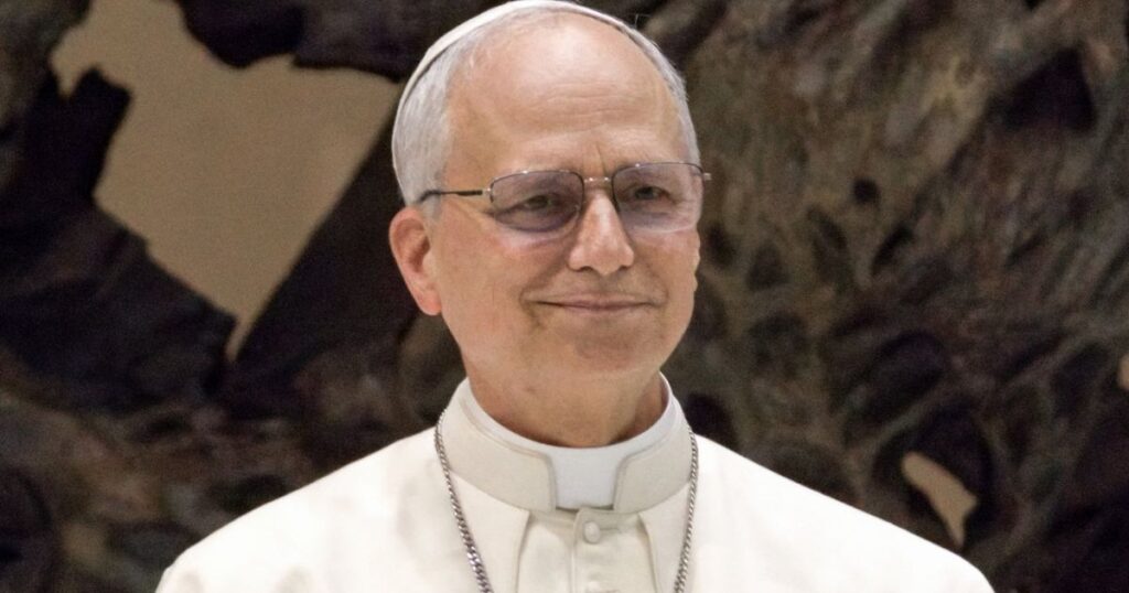 Chicago-origins Pope Leo cold shoulder reaction towards transwomen leaves internet questioning