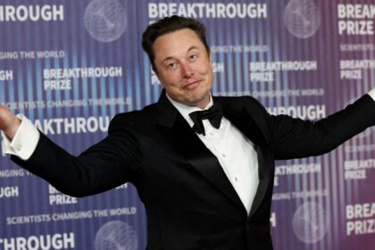 Elon Musk’s White House return gets an unpleasant clownish highlight