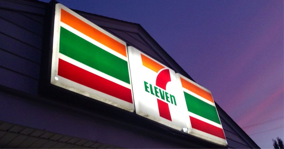 7Eleven employee shot a gun at customer