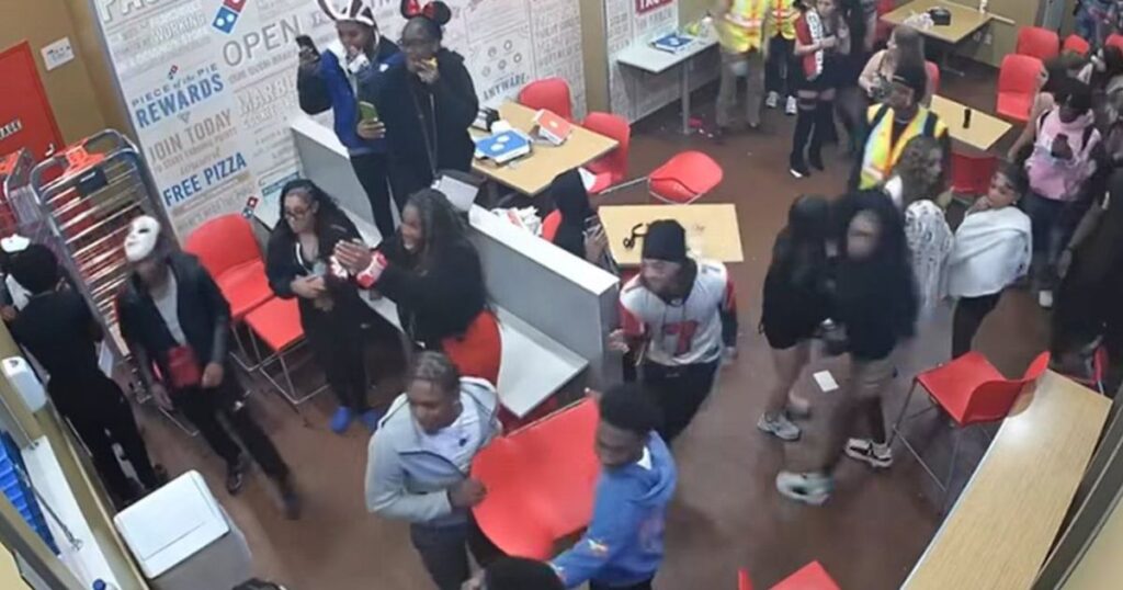 Fight erupts inside New Jersey Dominos