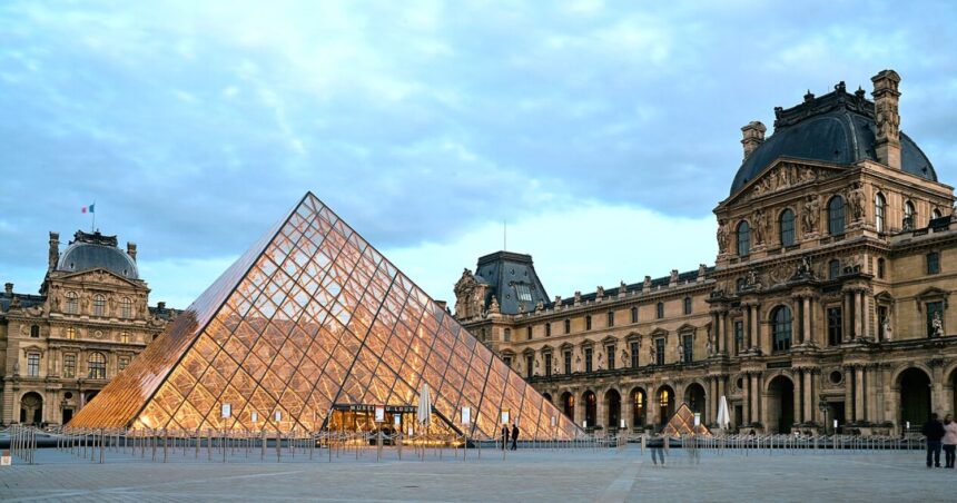 The security lapse at Louvre Museum made the theft easy