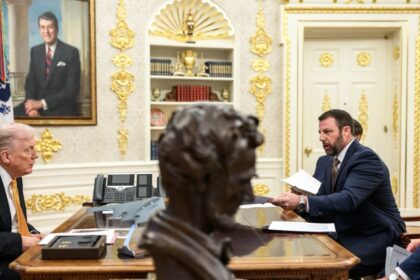 President Donald Trump and Sen. Markwayne Mullin at the Oval Office - Washington D.C. ( @SenMullin|X.com).