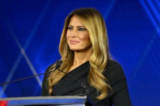 melania trump fly moment