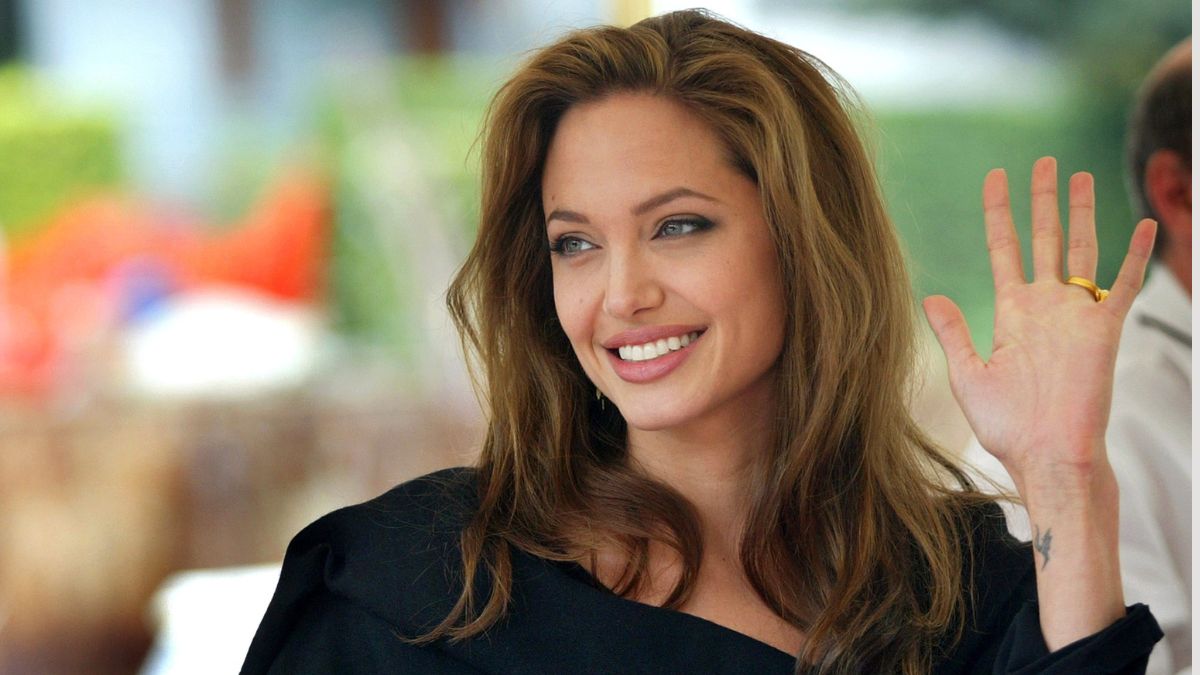 Angelina Jolie 4