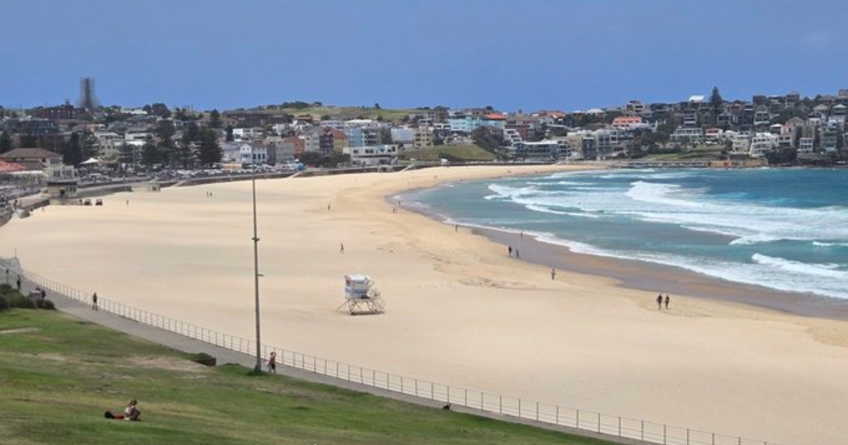 The Bondi Beach was wears a deserted look after the shooting. (Credit: X/ @VoteLewko)
